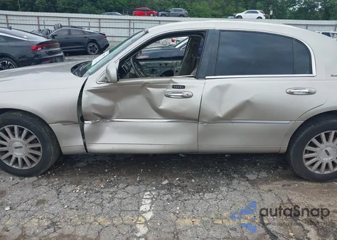 2003 Lincoln Town Car Executive из США, поврежденный, VIN 1LNHM81W43Y700694